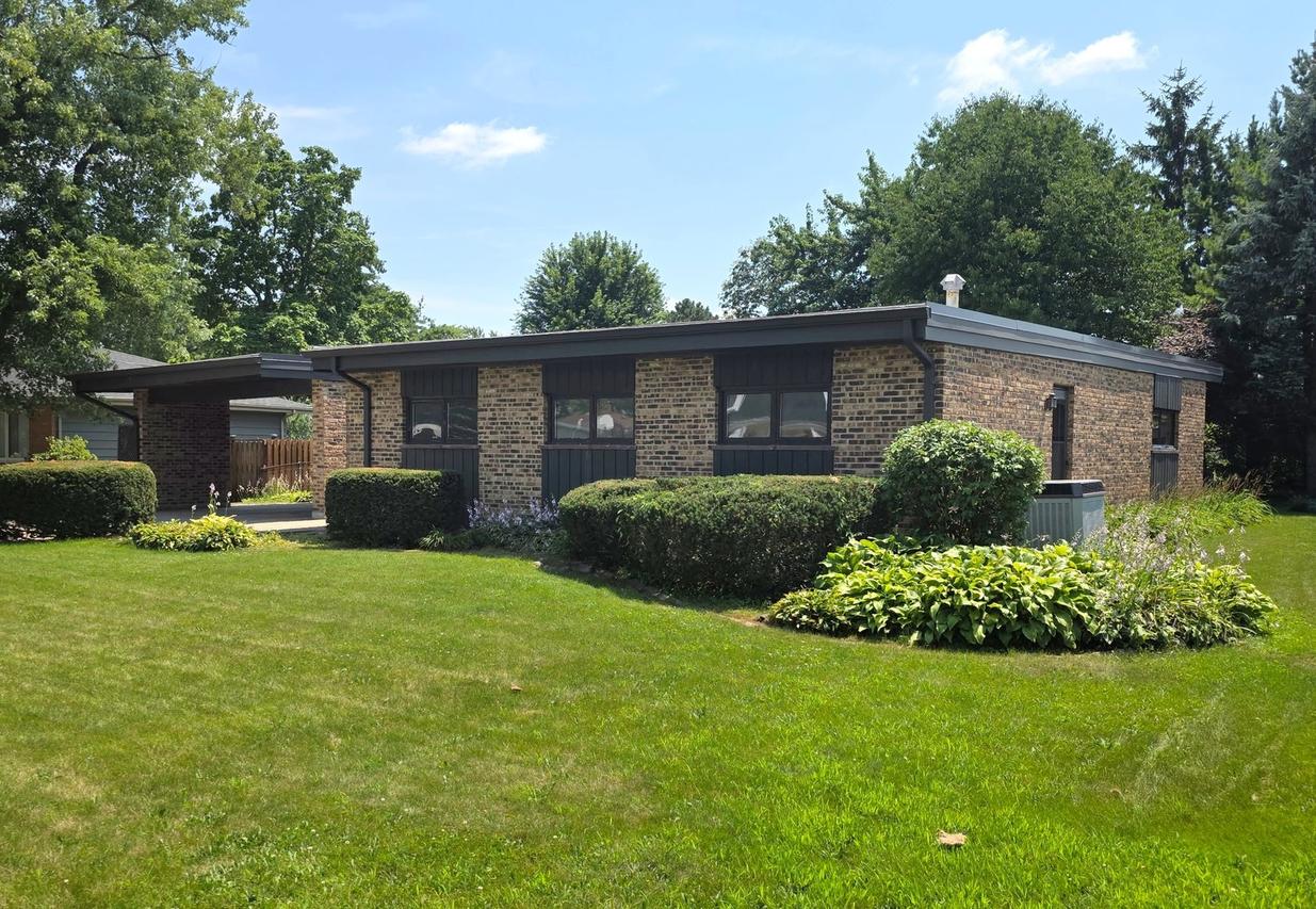 535 E Turner Ave., Roselle, IL 60172
