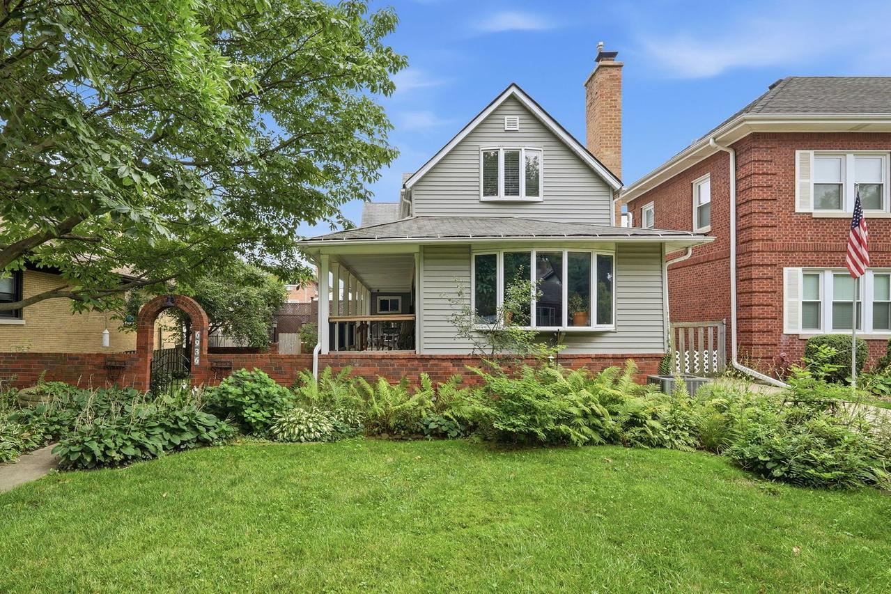 6936 N Owen Ave., Chicago, IL 60631