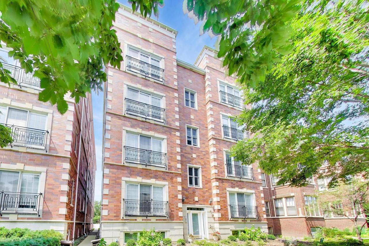608 Hinman Ave. #2S, Evanston, IL 60202