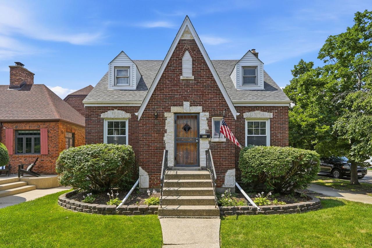 5350 N Oriole Ave., Chicago, IL 60656