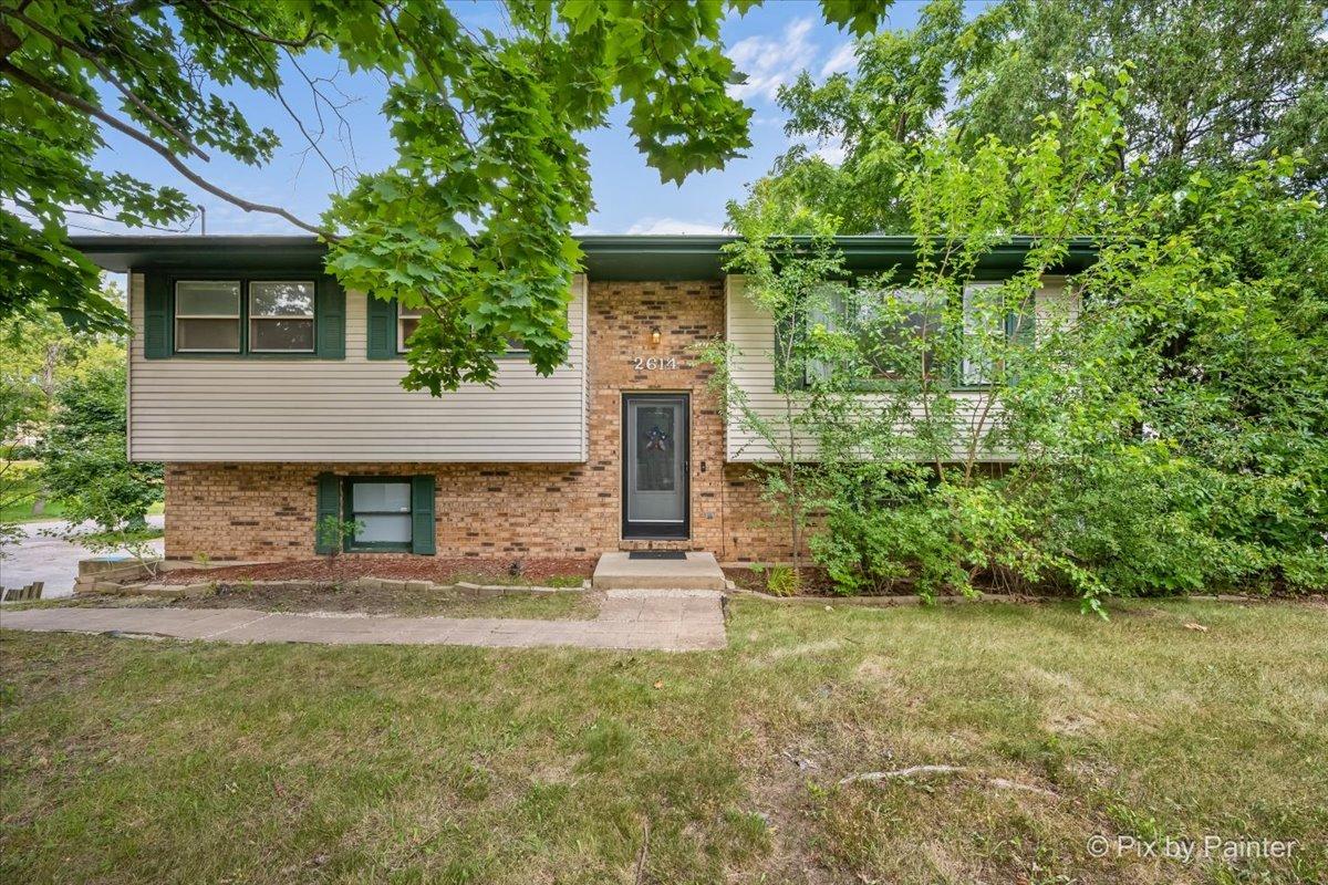 2614 Crystal Lake Rd., Cary, IL 60013