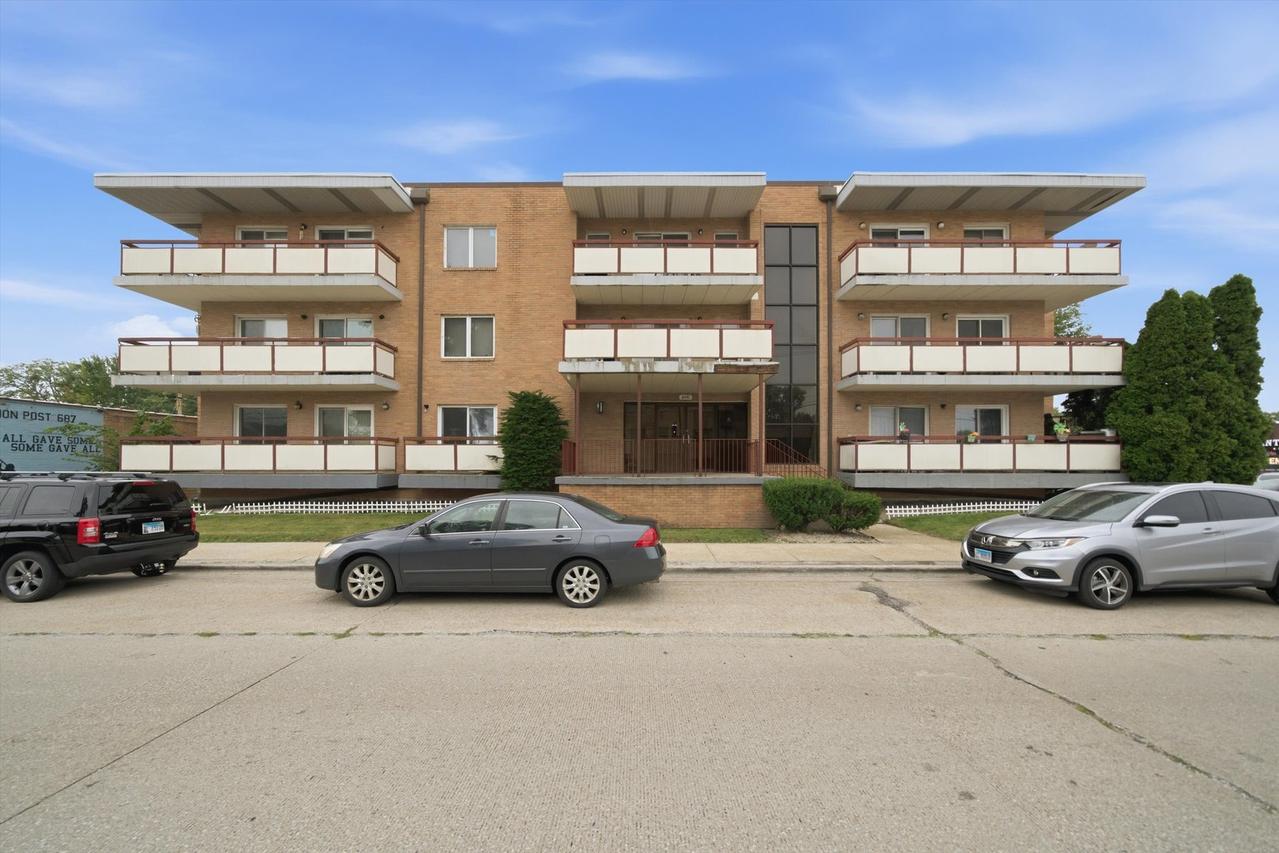 6441 W Pershing Rd. #104, Stickney, IL 60402