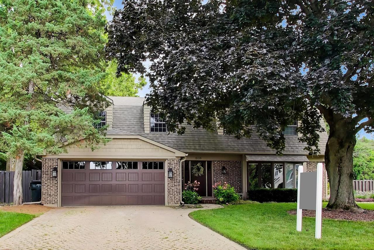 808 Dawes St., Libertyville, IL 60048