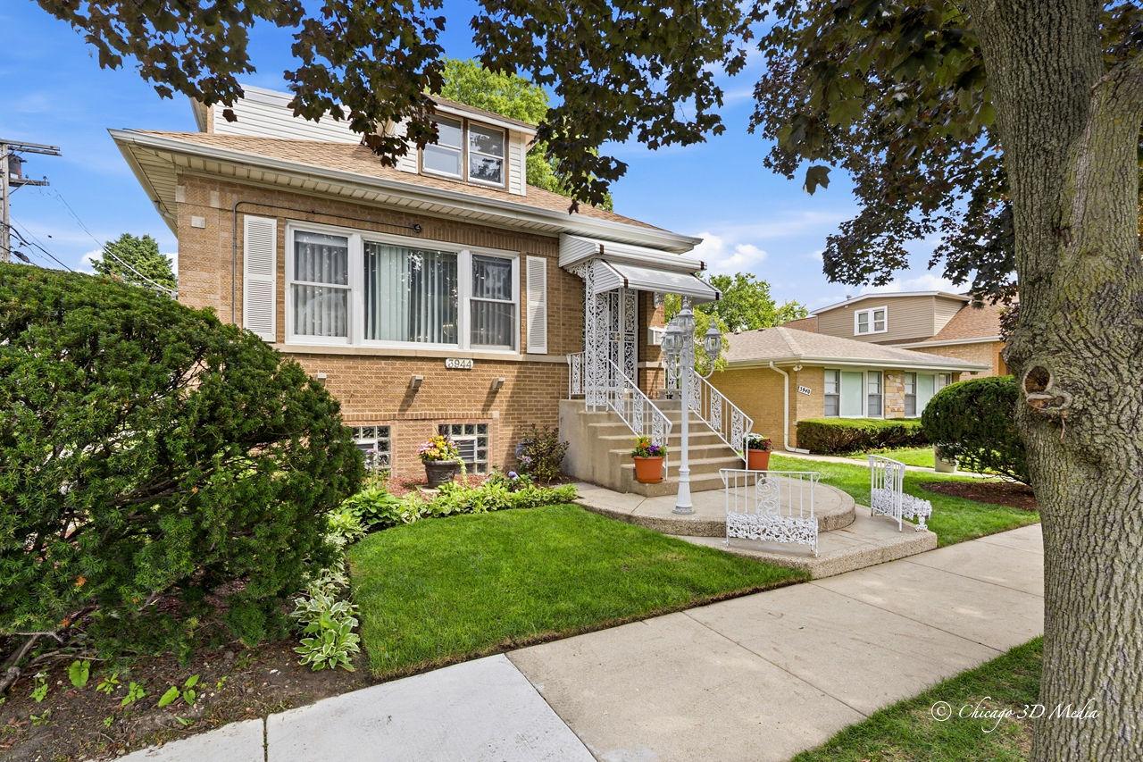 3944 W Greenleaf Ave., Lincolnwood, IL 60712