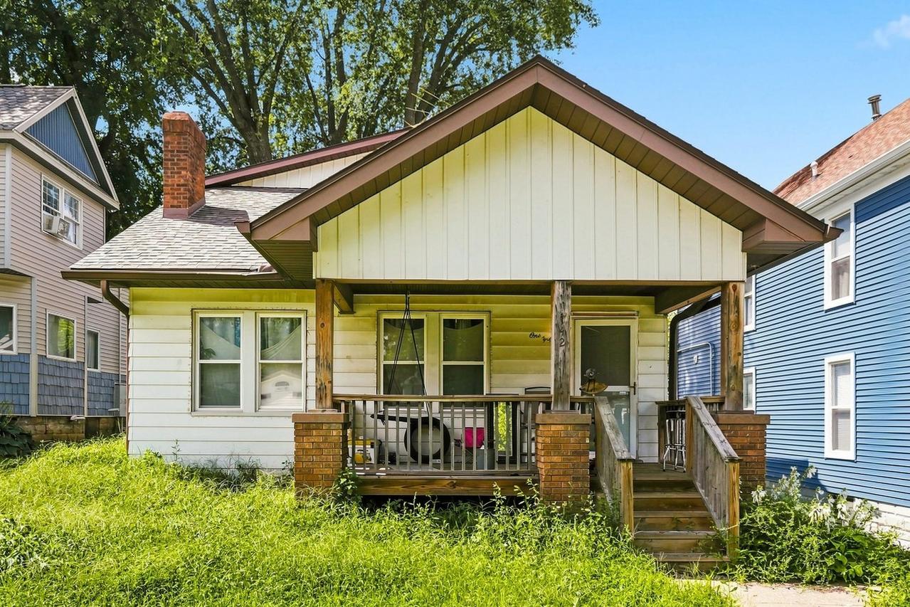 142 13th St., Silvis, IL 61282