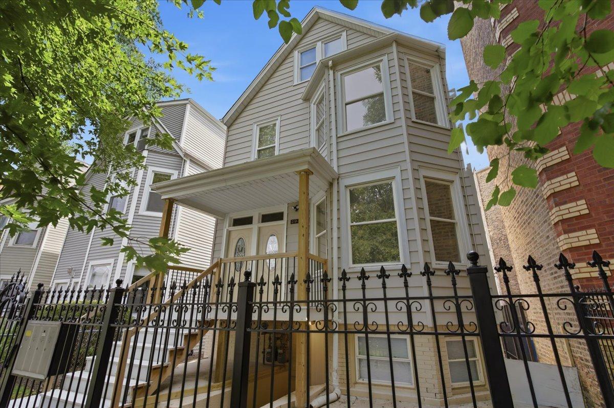 2939 N Hamlin Ave., Chicago, IL 60618
