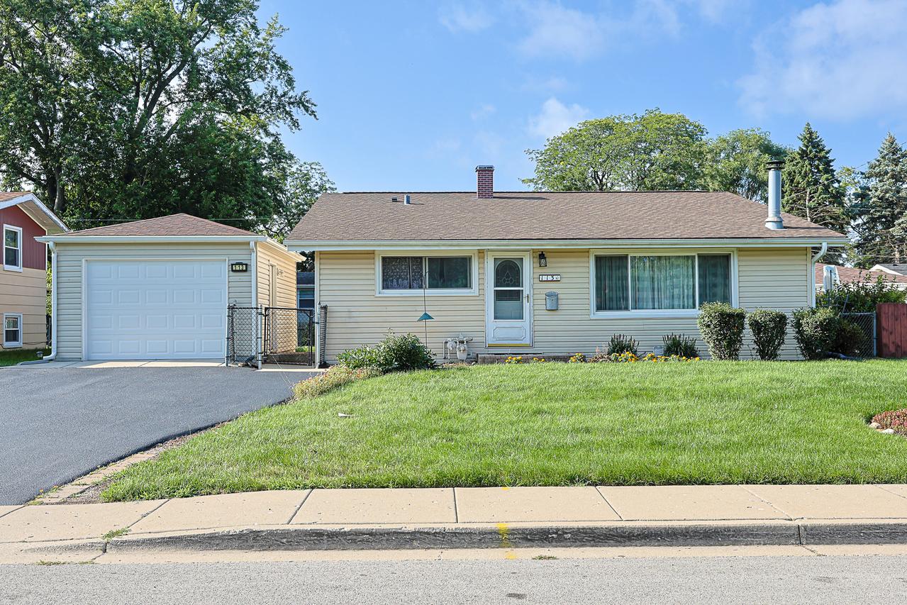 113 Siesta Rd., Carpentersville, IL 60110