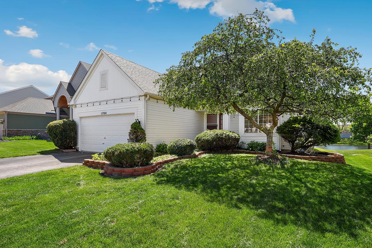 1704 Charlotte Cir., Naperville, IL 60564