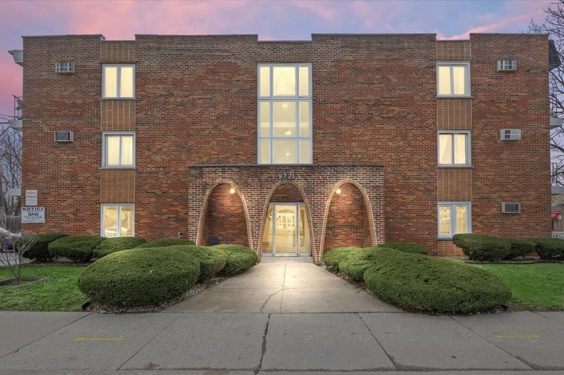 9721 S Cicero Ave. #3C, Oak Lawn, IL 60453