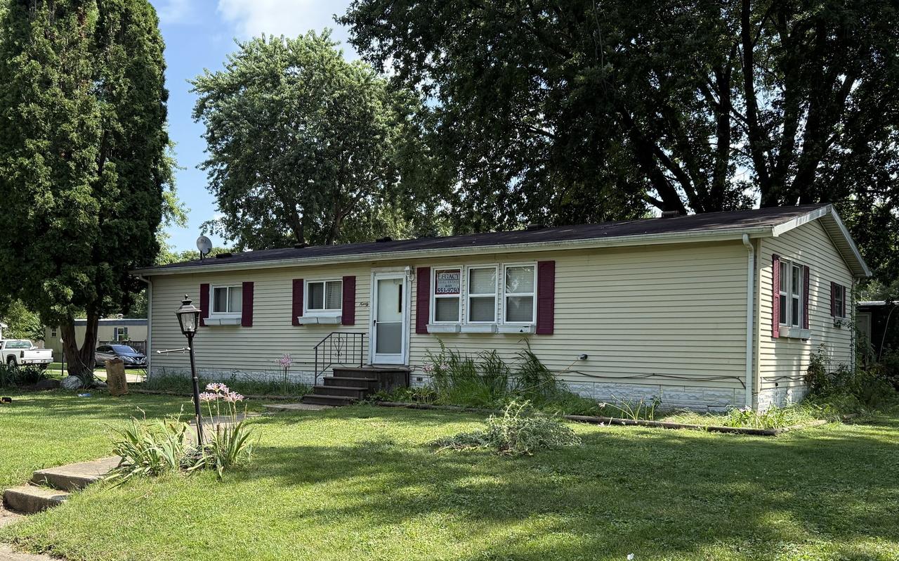 98 Maple Ln., Sandwich, IL 60548