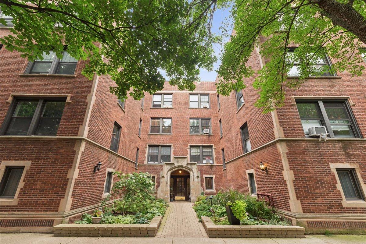 5952 N Lakewood Ave. #2W, Chicago, IL 60660