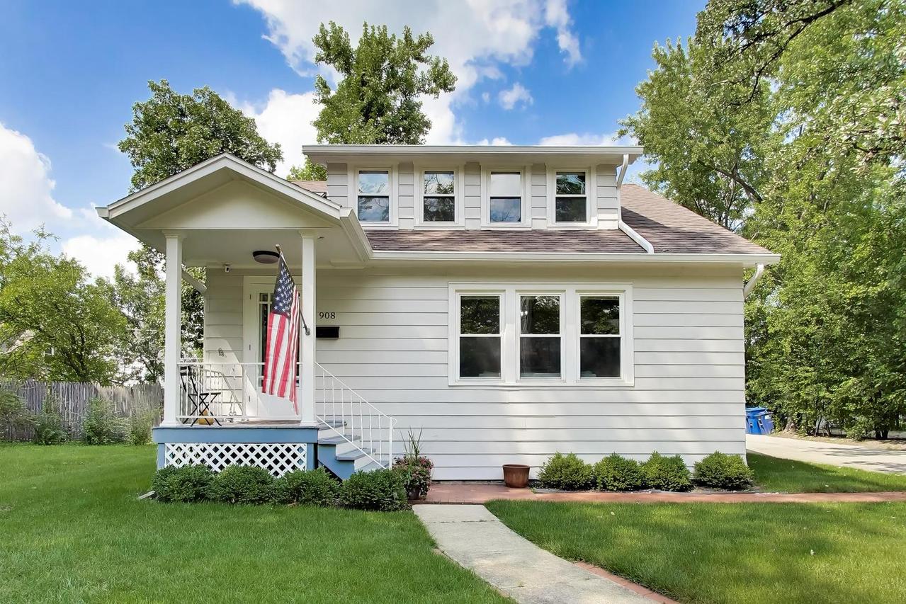 908 Fairoaks Ave., Deerfield, IL 60015