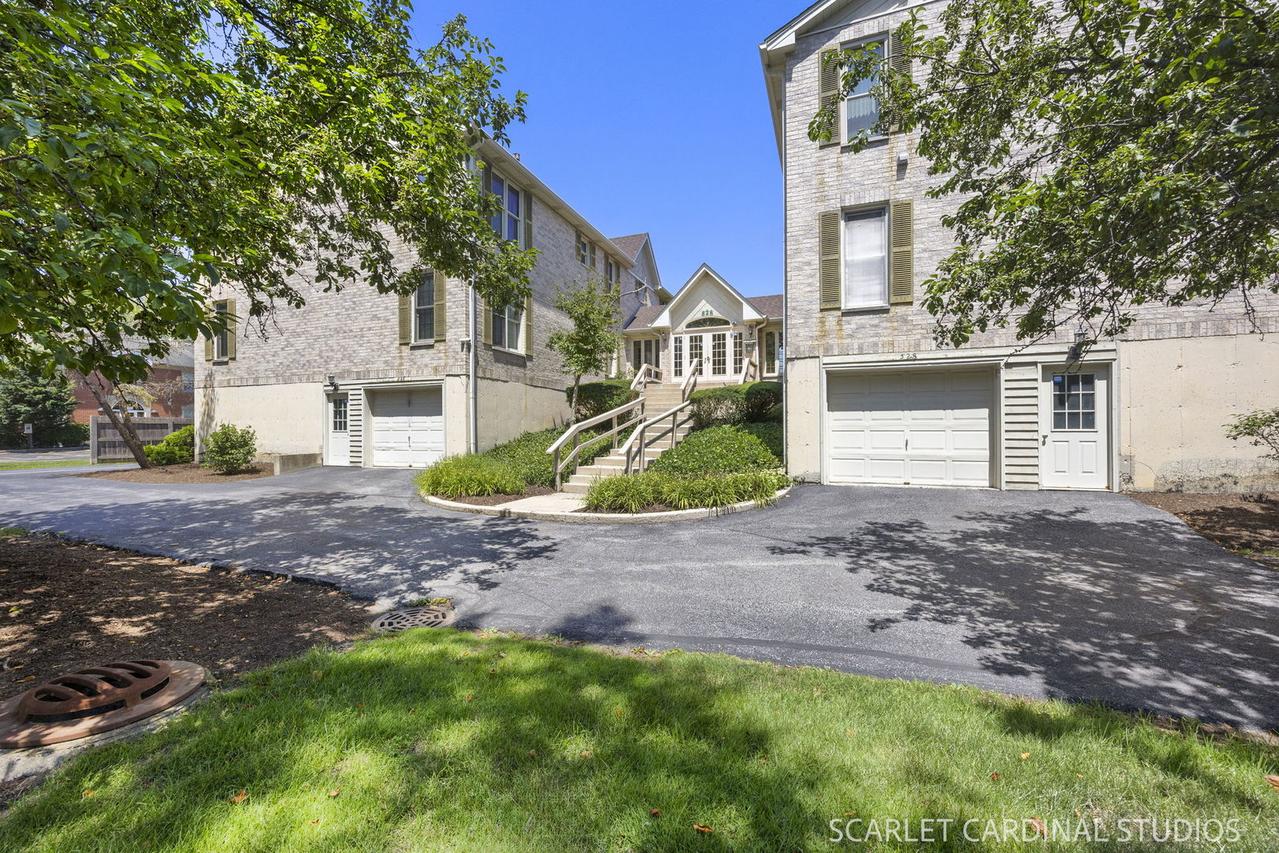 528 Pershing Ave. #E, Glen Ellyn, IL 60137