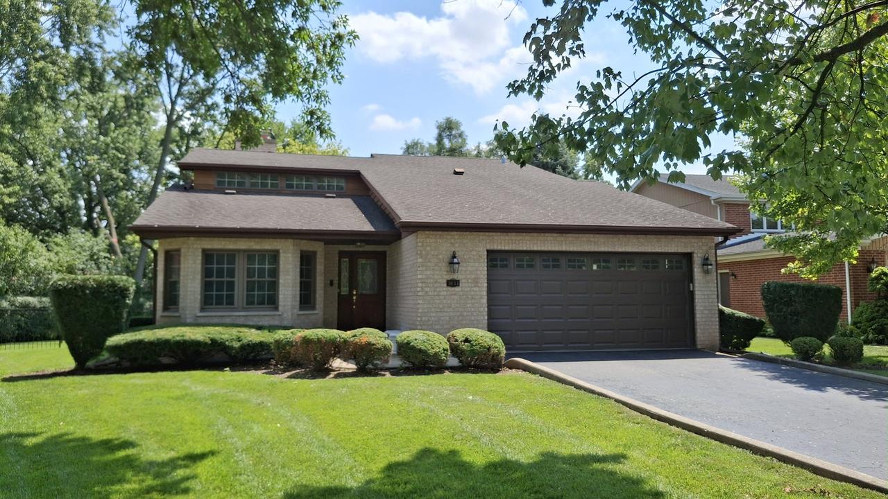 1031 Holly Ln., Glenview, IL 60025