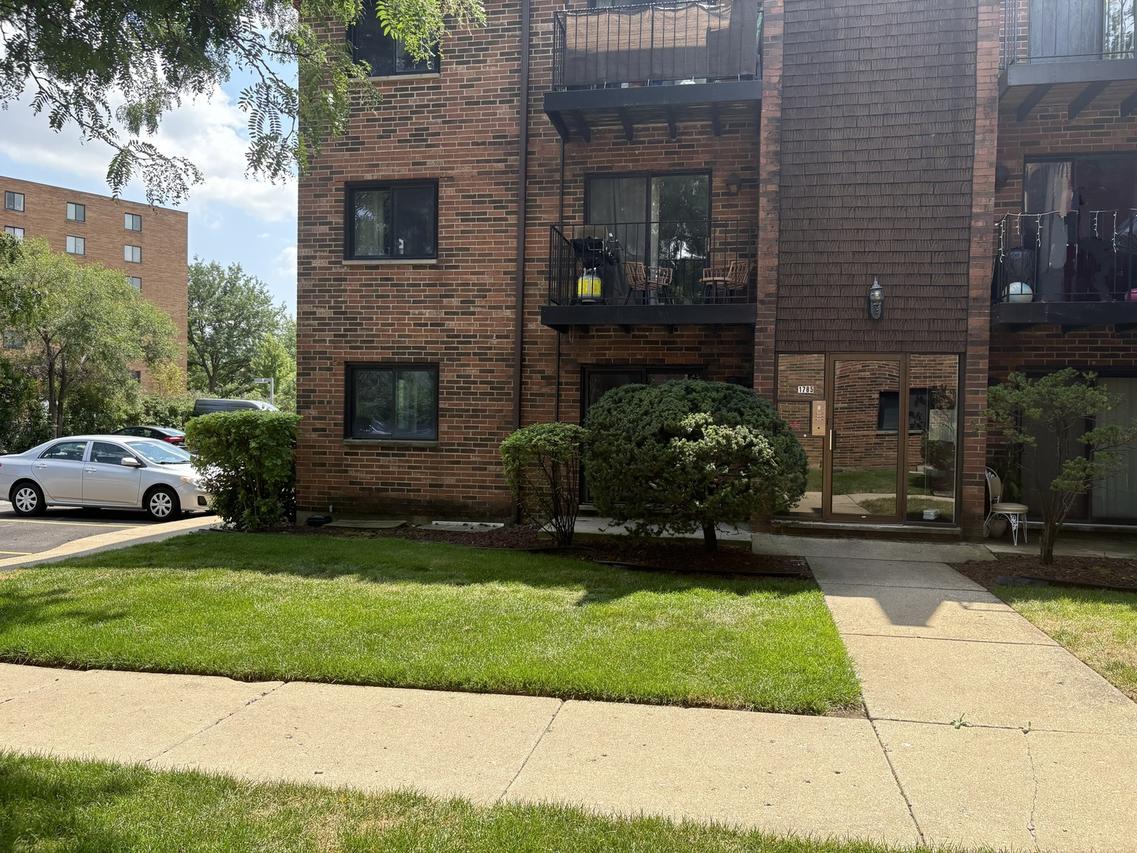 1785 W Algonquin Rd. #1A, Mount Prospect, IL 60056