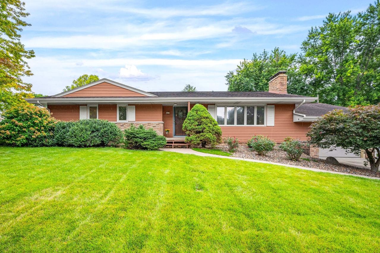 221 Hillside Ln., Bloomington, IL 61701