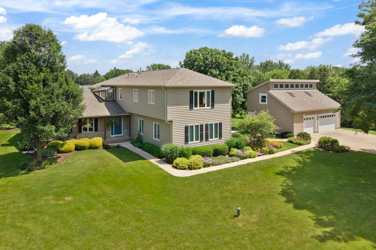 9N859 Channel Ct., Elgin, IL 60124