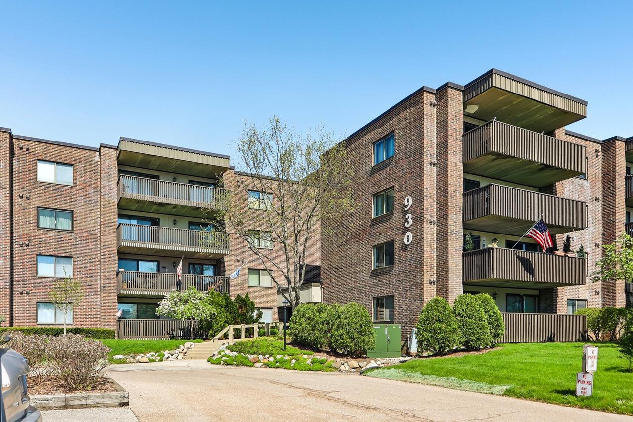 930 Taylor Dr. #104, Gurnee, IL 60031