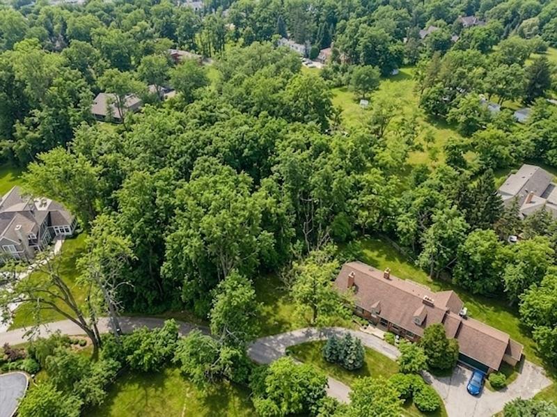 2060 Suffork Rd., Northfield, IL 60093