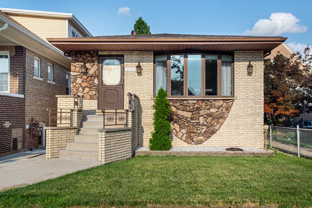 5547 S Neenah Ave., Chicago, IL 60638