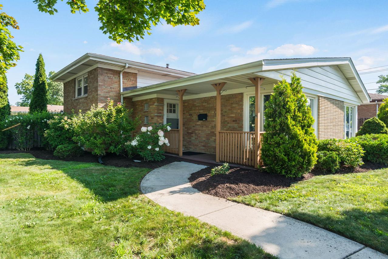 5016 W 107th St., Oak Lawn, IL 60453