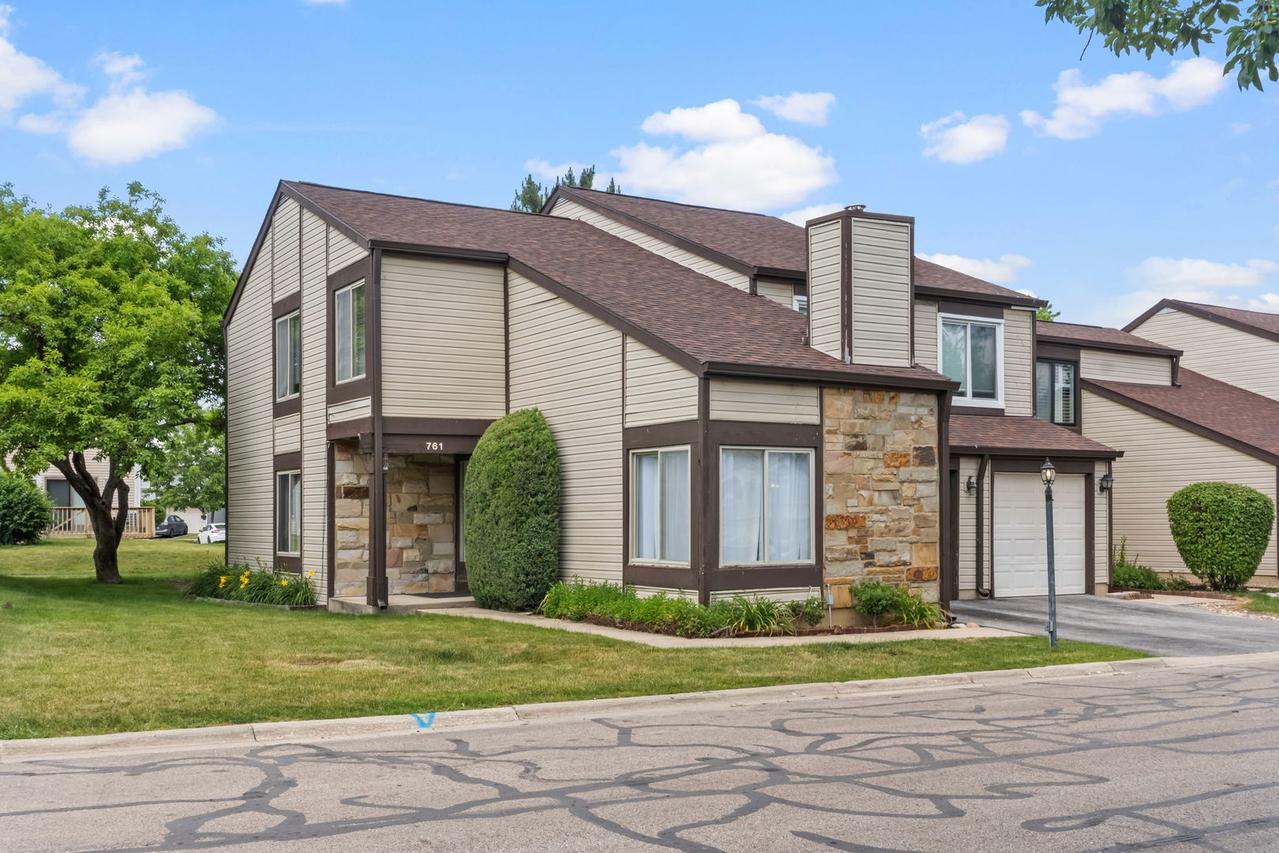761 Colorado Ct., Carol Stream, IL 60188