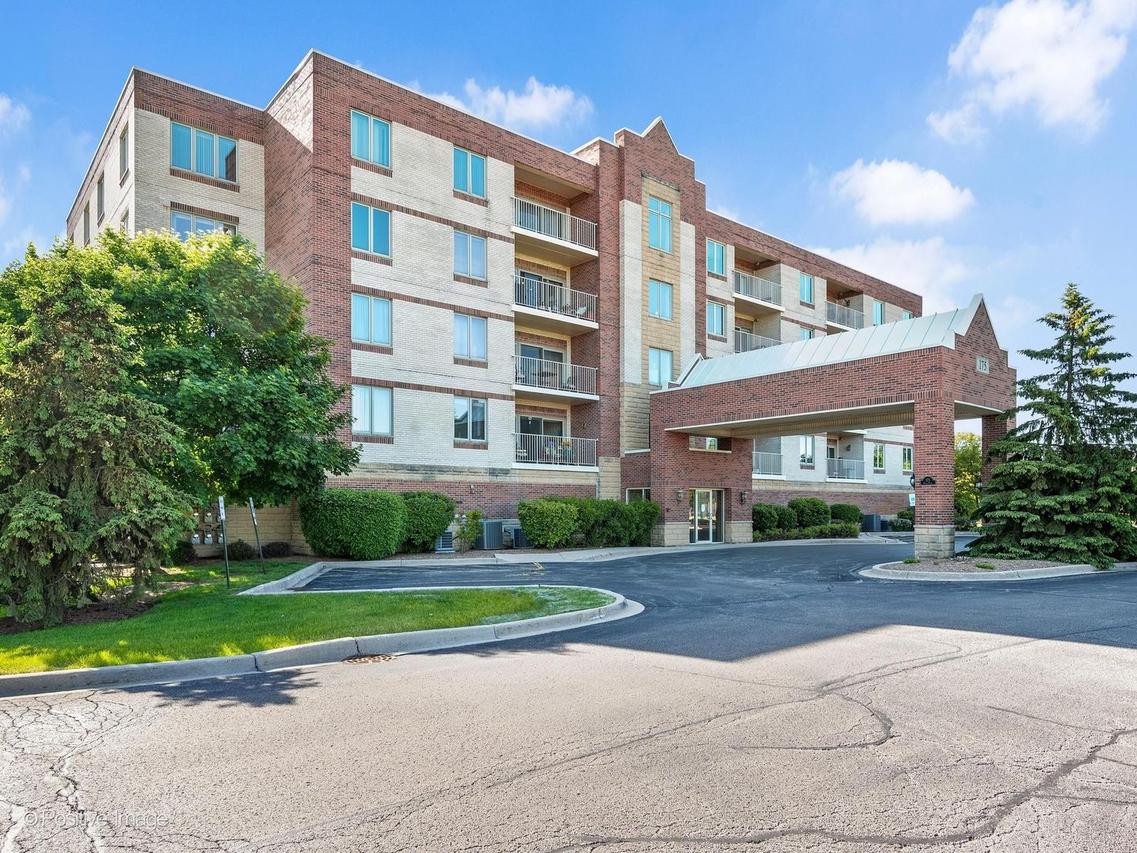 175 W Brush Hill Rd. #104, Elmhurst, IL 60126