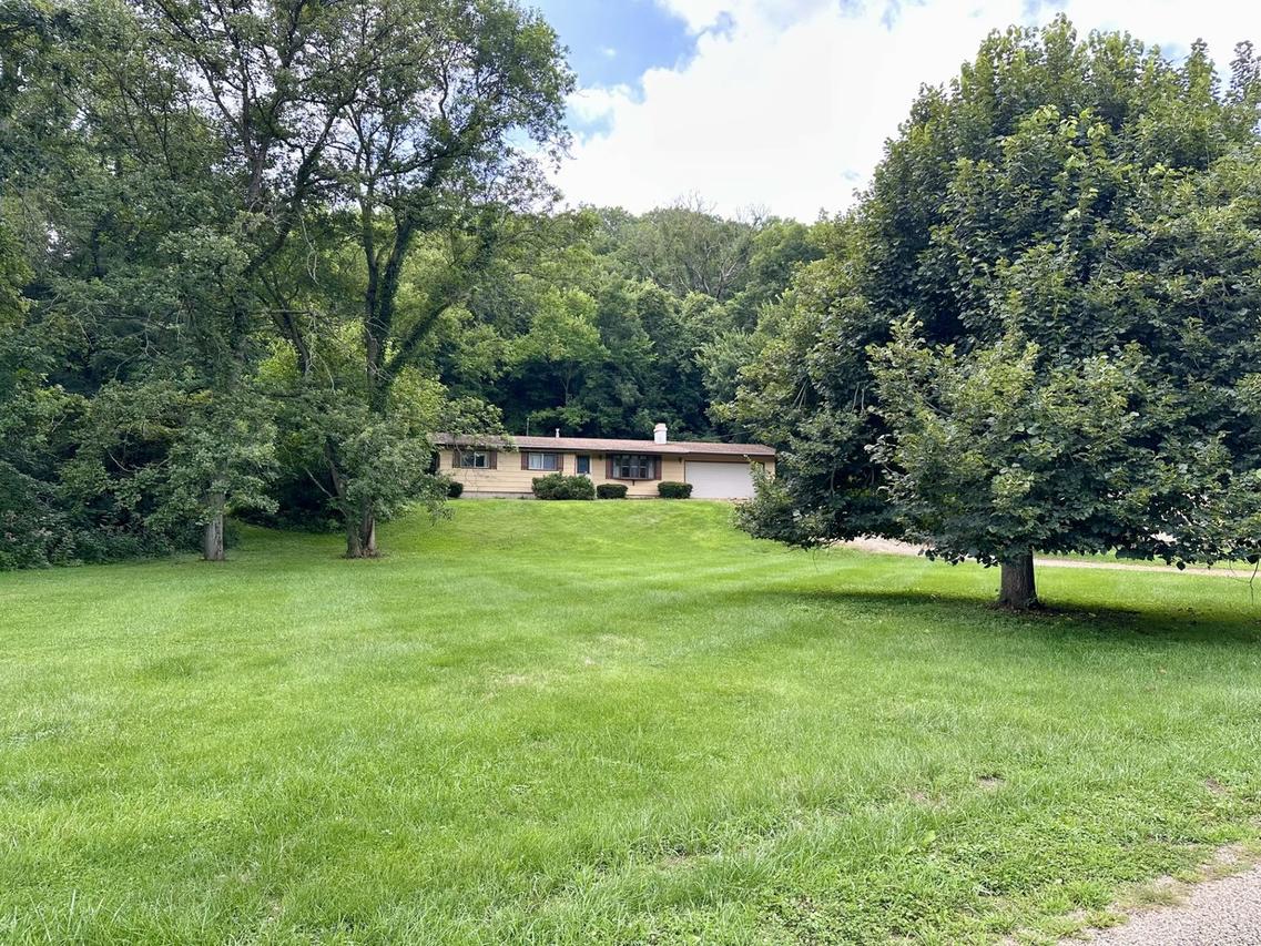 895 Thenius Rd., Sparland, IL 61565