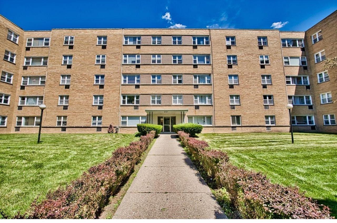 6161 N Hoyne Ave. #214, Chicago, IL 60659