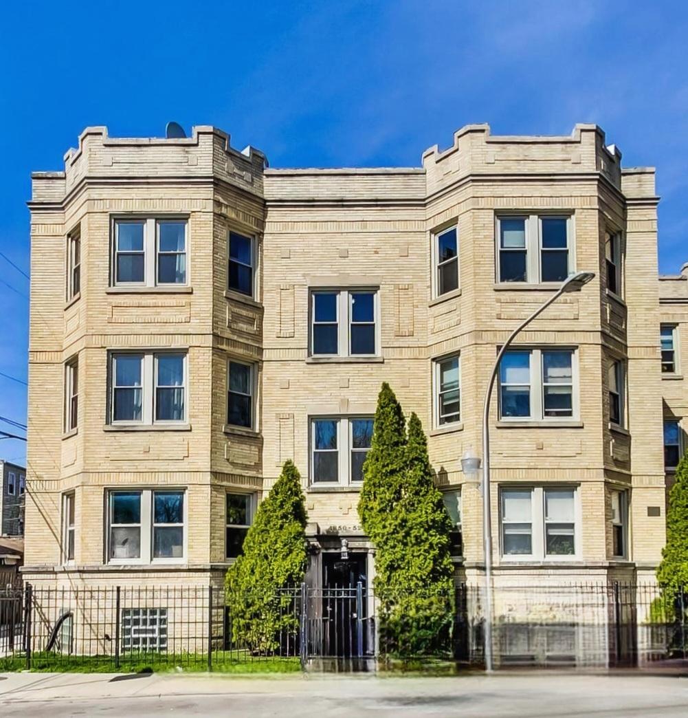 4852 N Sacramento Ave. #2N, Chicago, IL 60625
