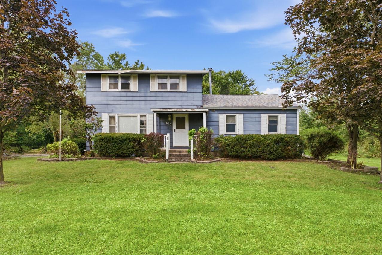 1623 40th Ave., Moline, IL 61265