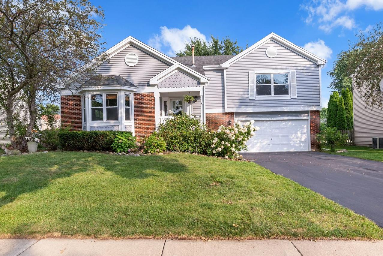 4240 Peartree Dr., Lake In The Hills, IL 60156