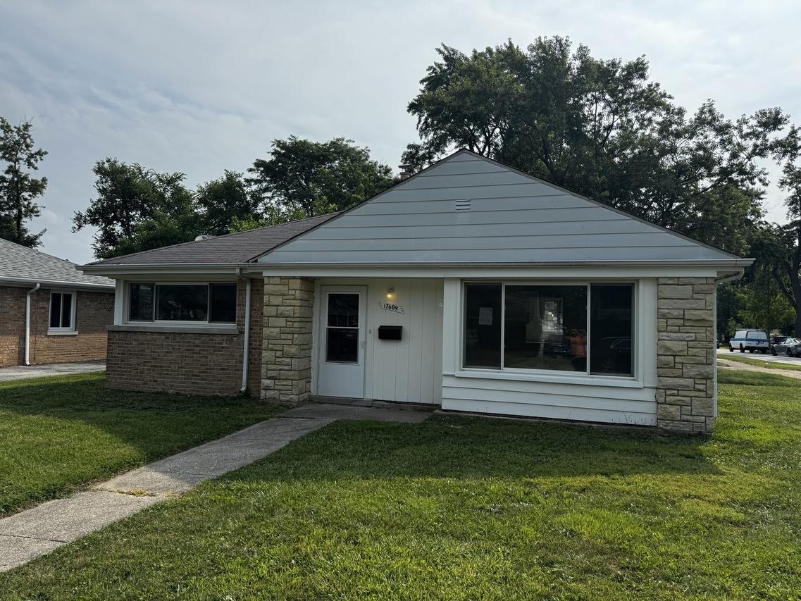 17609 Roosevelt Ave., Homewood, IL 60430
