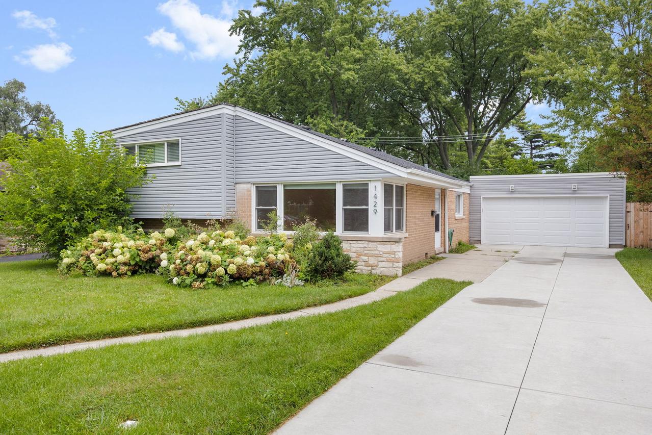[Address Hidden by Seller], Highland Park, IL 60035