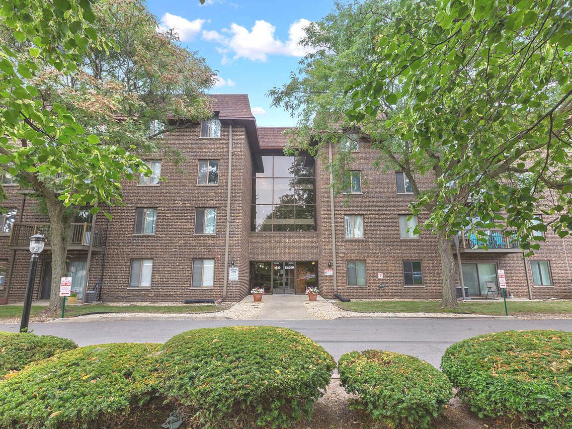 830 Elder Rd. #406, Homewood, IL 60430