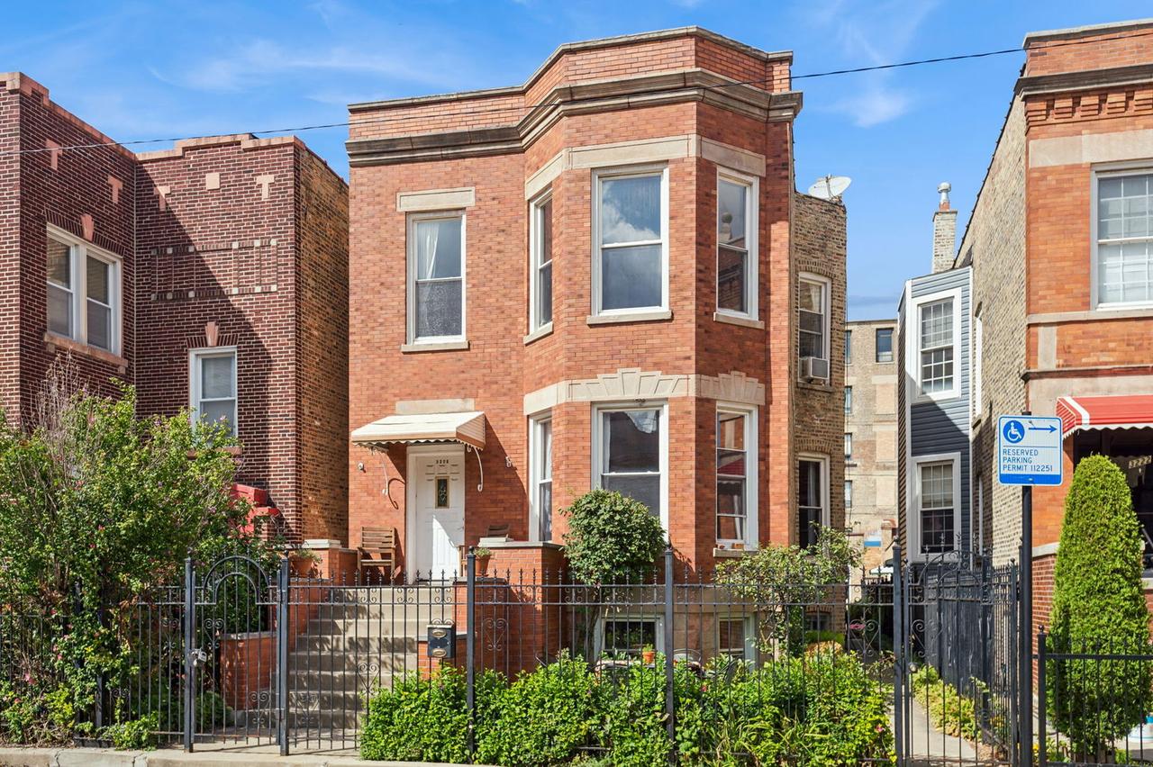 3226 W Thomas St., Chicago, IL 60651