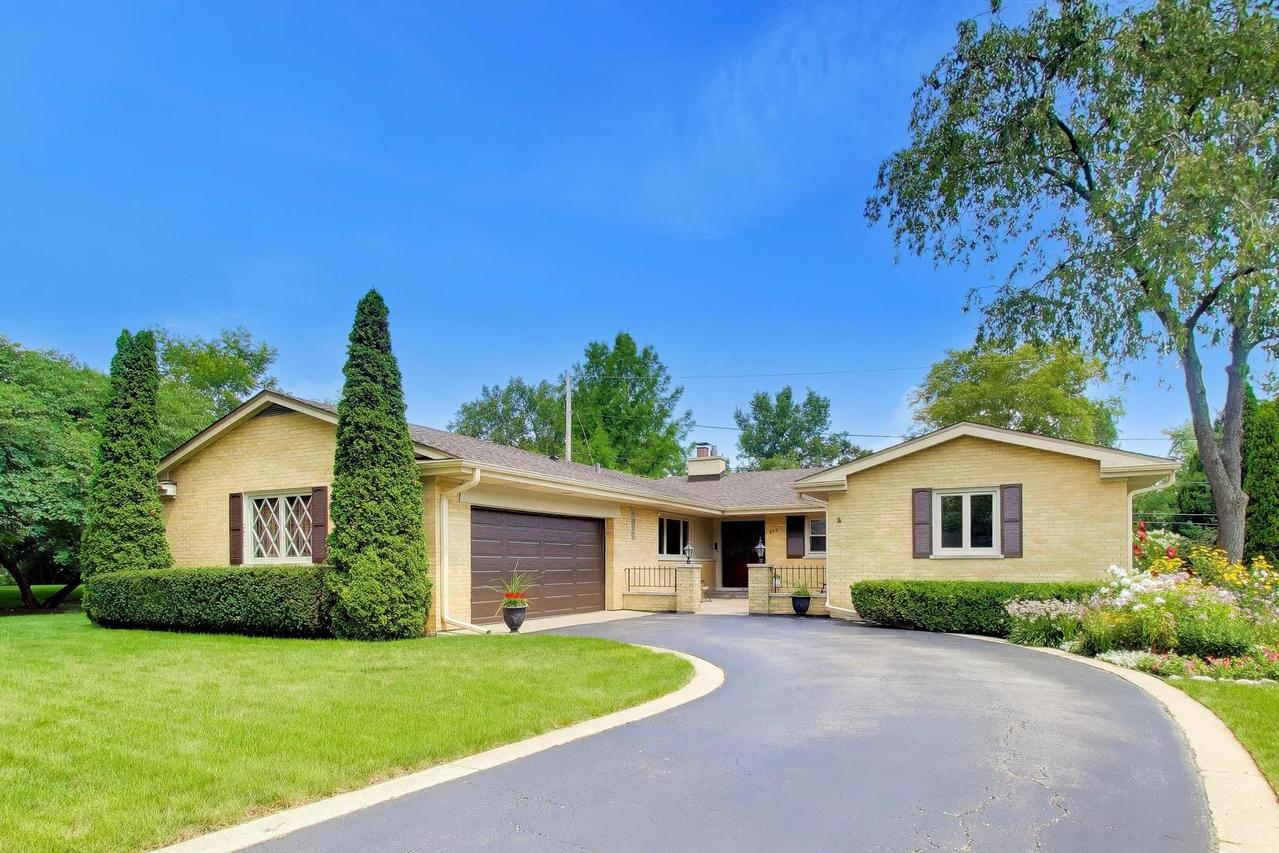 206 W Hiawatha Tr., Mount Prospect, IL 60056