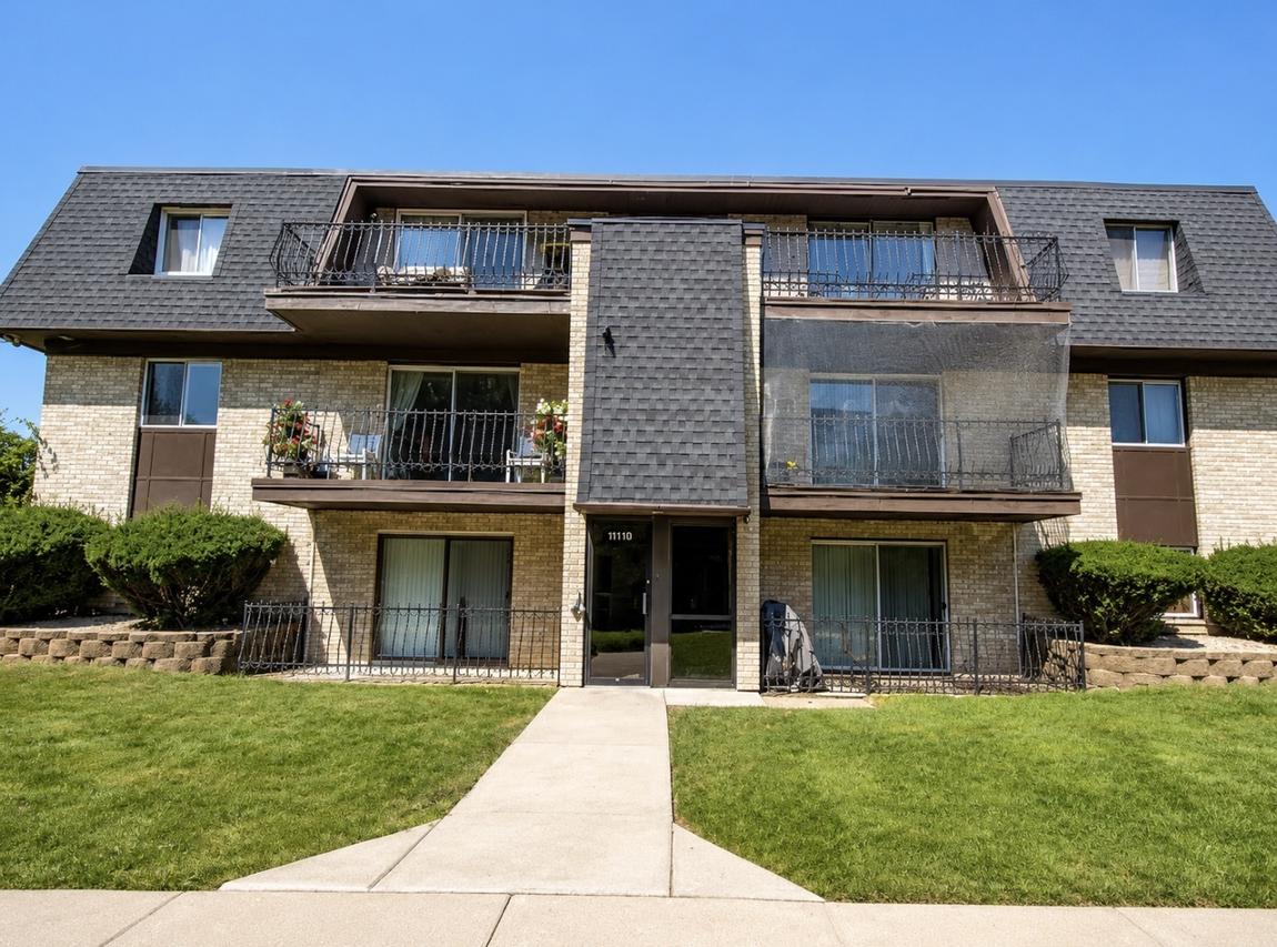 11103 S 84th Ave. #2A, Palos Hills, IL 60465