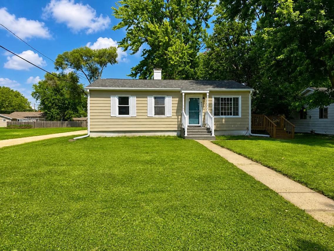 910 W 11th St., Sterling, IL 61081