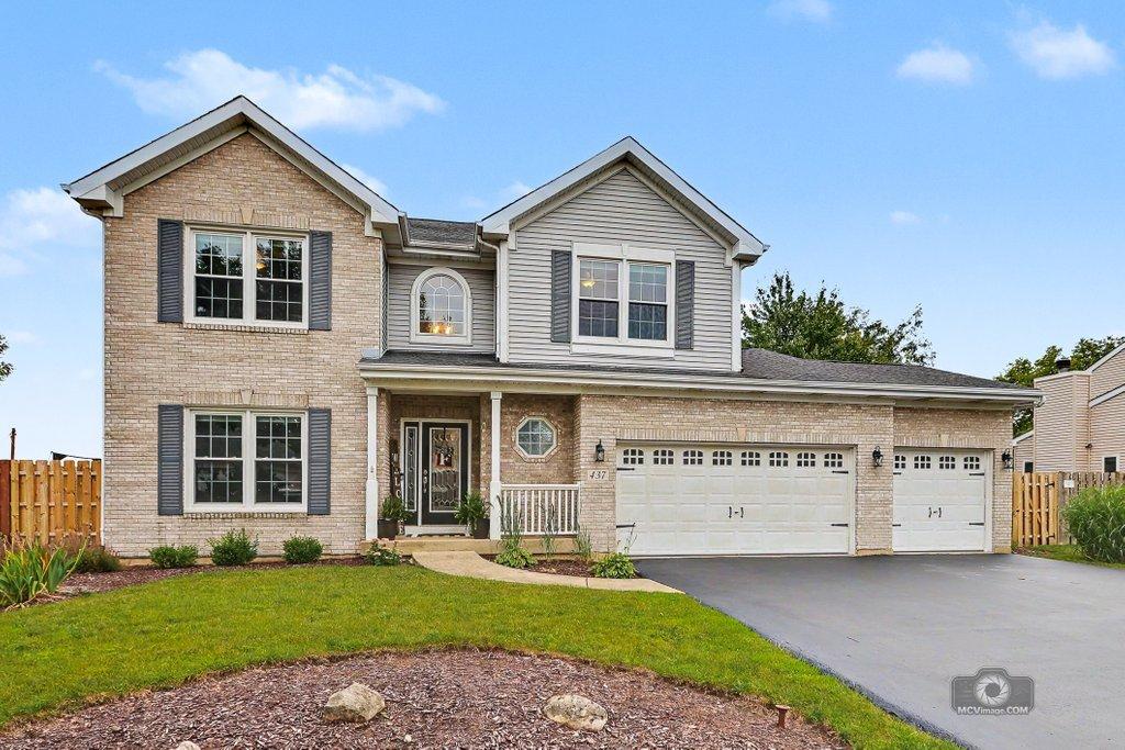 437 Raintree Dr., Oswego, IL 60543