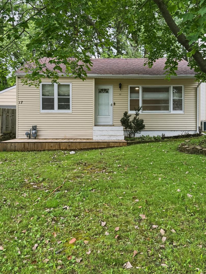 17 Indian Tr., Lake In The Hills, IL 60156