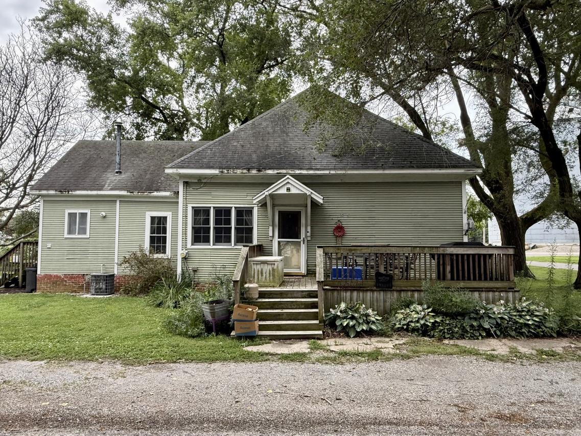303 N Hopkins St., Newman, IL 61942