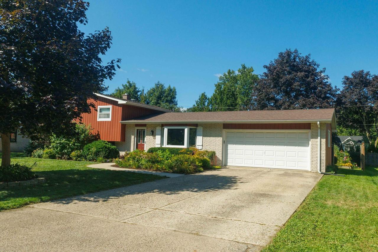 936 Estes St., Gurnee, IL 60031