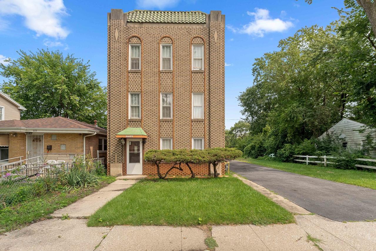 16609 Emerald Ave., Harvey, IL 60426