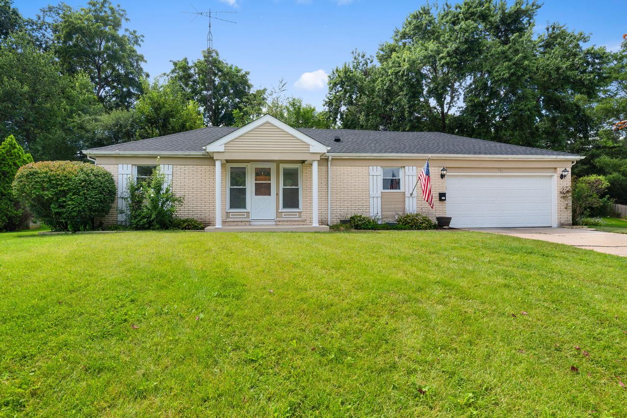 901 Hampton Ct., Mchenry, IL 60050