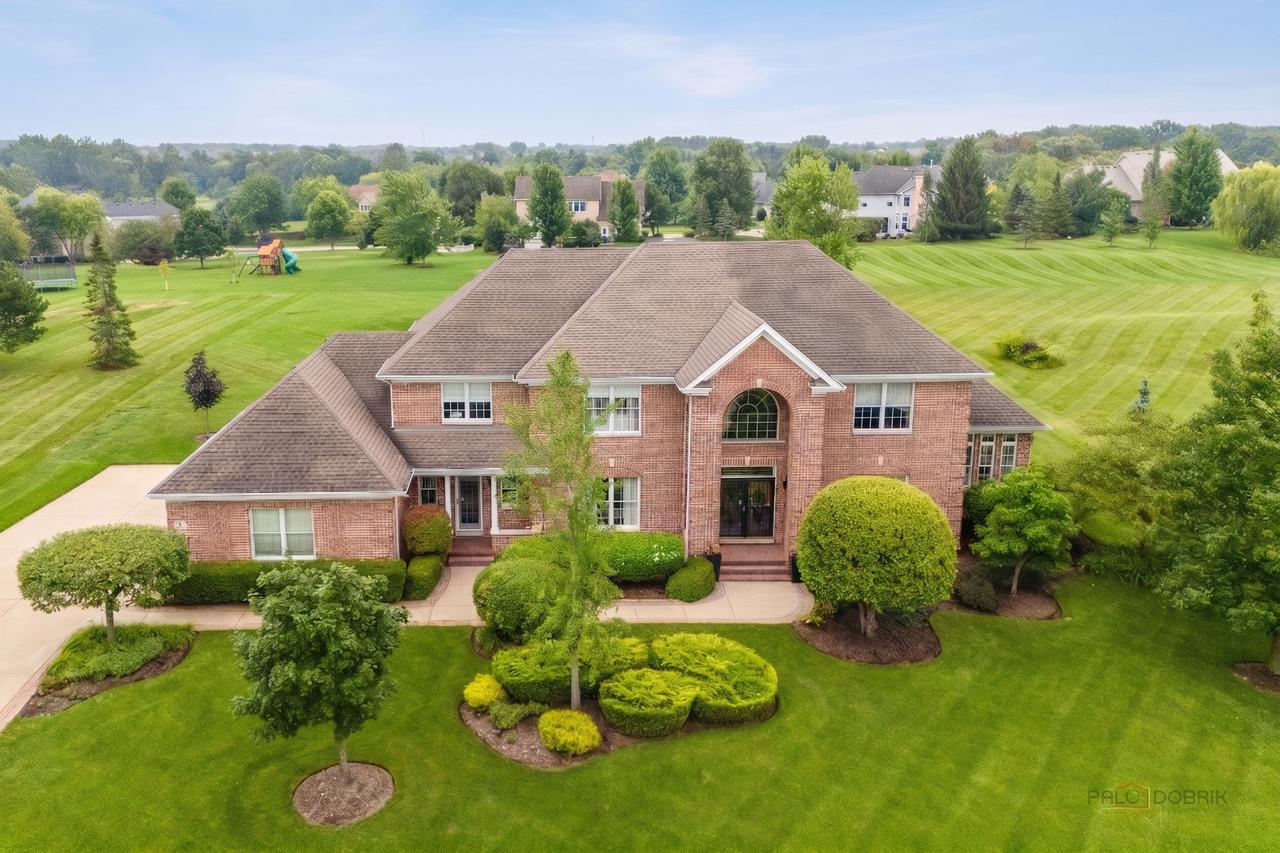 5 Hawthorn Grove Cir., Hawthorn Woods, IL 60047