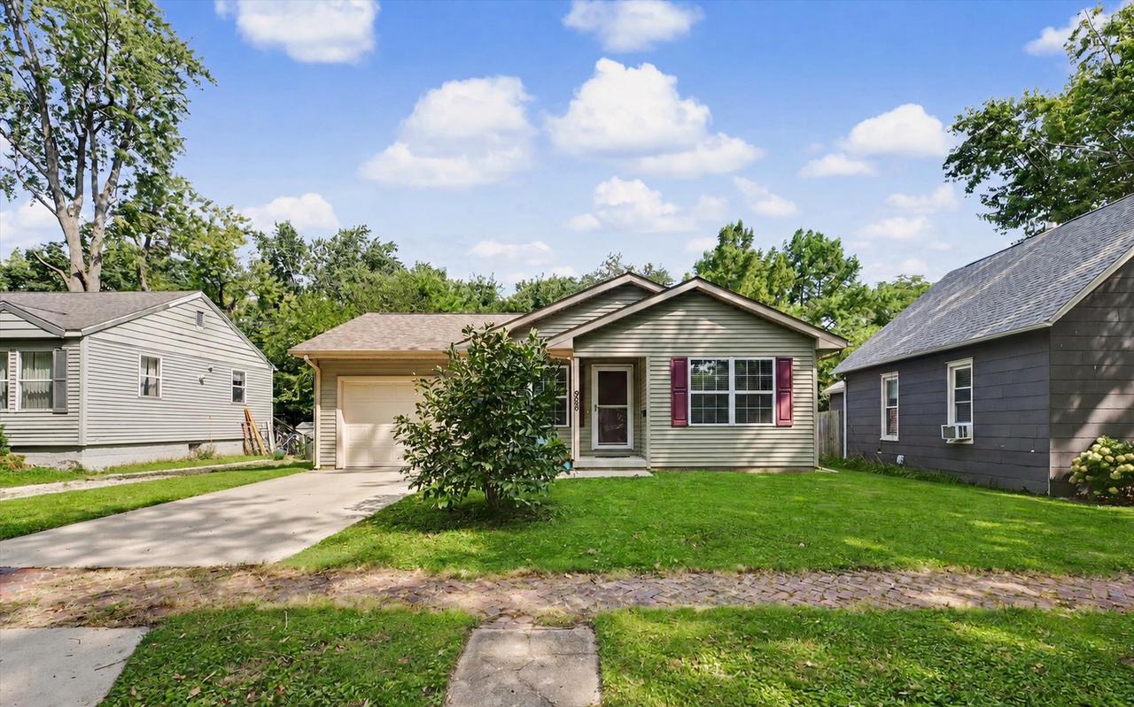 908 E Oregon St., Urbana, IL 61801