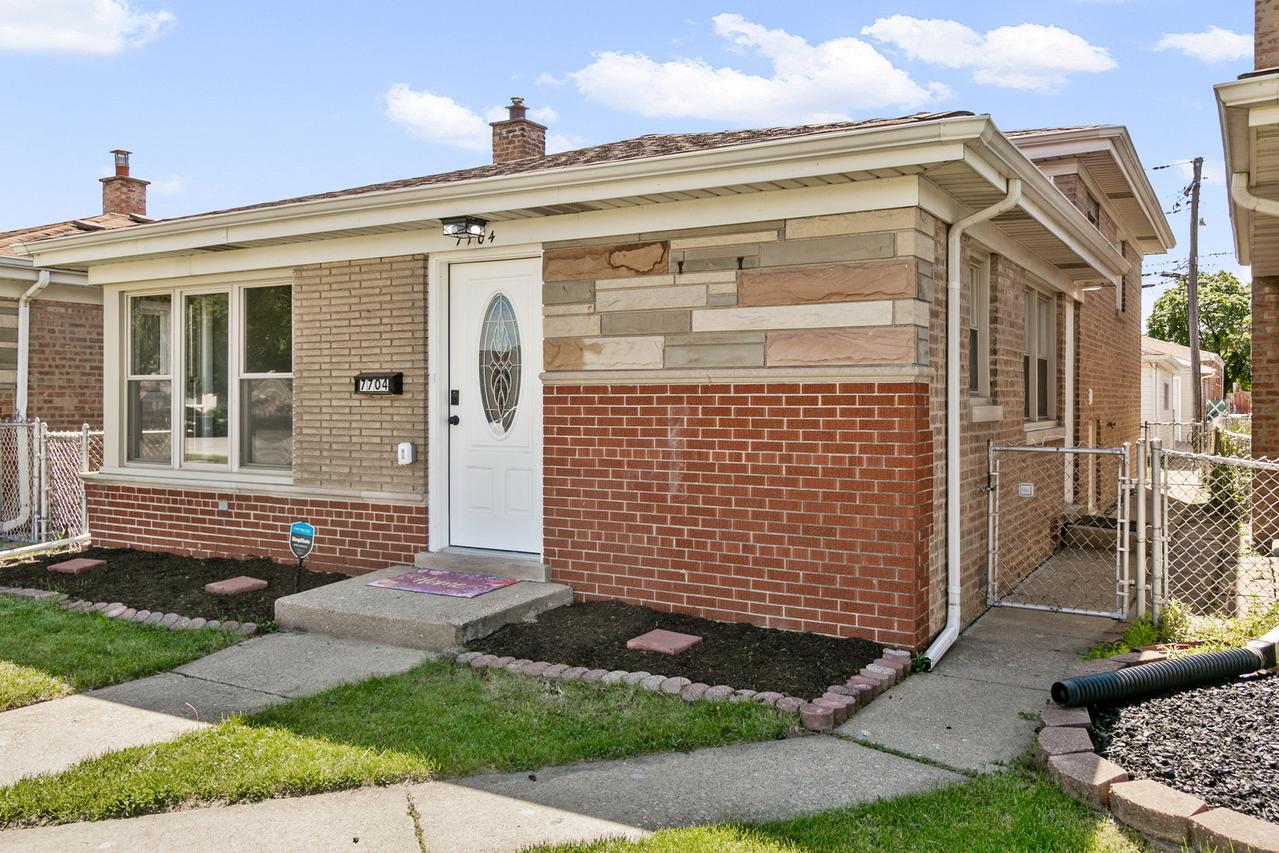 7704 Mcvicker Ave., Burbank, IL 60459