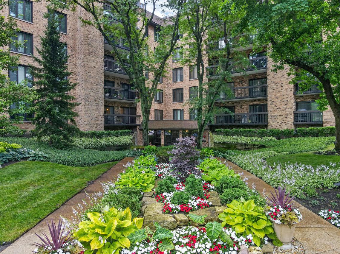 1831 S Mission Hills Rd. #106, Northbrook, IL 60062