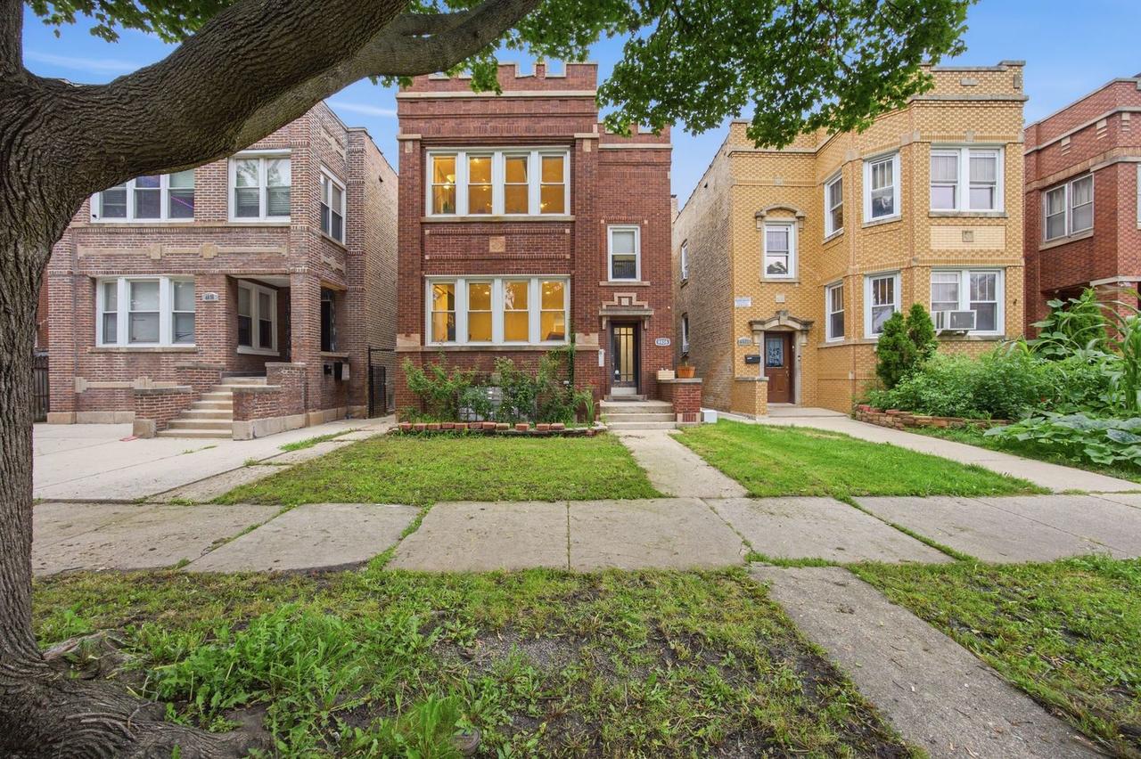 4836 W Barry Ave., Chicago, IL 60641